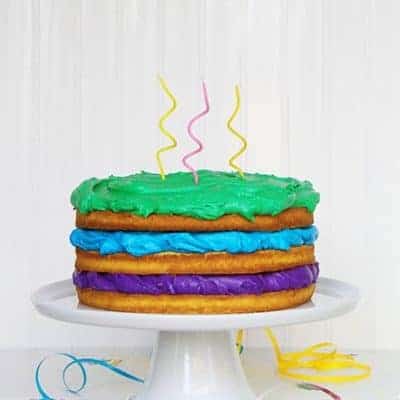 一个赤裸的蛋糕，以纪念所有9月的生日！