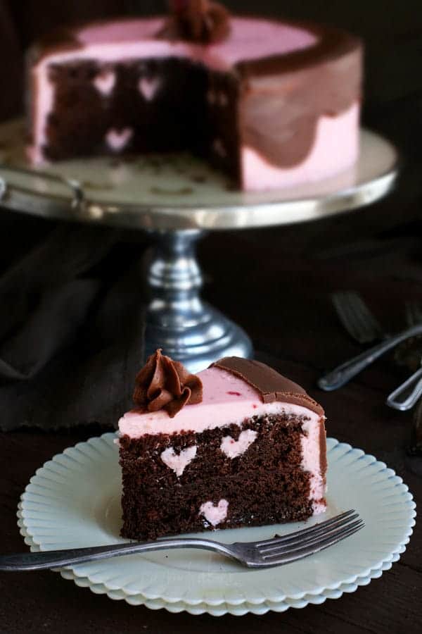 巧克力蛋糕用里面覆盆子酪乳微型心脏