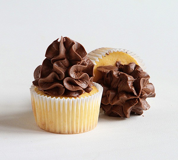四种简单的方法用开放的明星提示霜一个纸杯蛋糕!# #奶油乳酪# cupcakedecorating巧克力bob投注体育网站