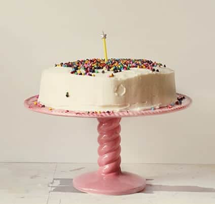 惊喜 - 里面的第一个生日蛋糕！