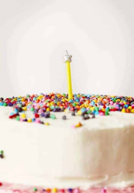 惊喜 - 里面的第一个生日蛋糕！