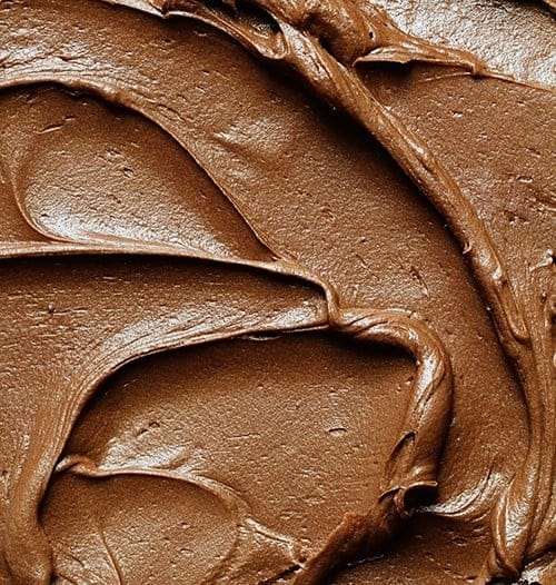 巧克力布朗尼的完美巧克力糖霜