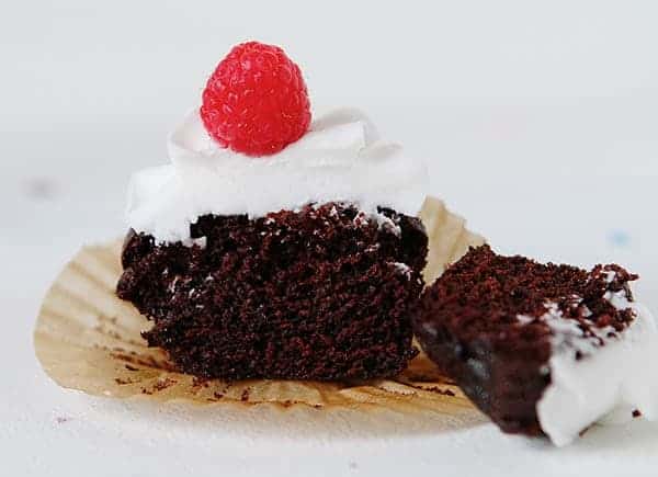 最简单的巧克力纸杯蛋糕!(刚好是素食主义者!)