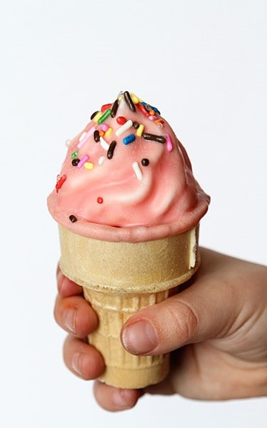 巧克力蘸糖纸杯蛋糕冰淇淋甜筒!