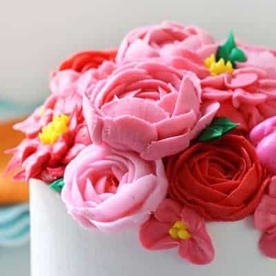 粉红色奶油花蛋糕灵感来自HGTV