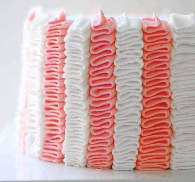 奥利维亚的生日蛋糕〜粉红色和白色褶皱蛋糕！