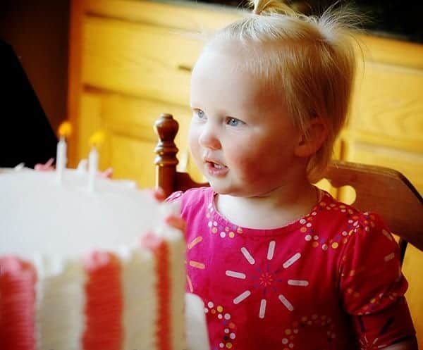 奥利维亚的生日蛋糕〜粉红色和白色褶皱蛋糕！