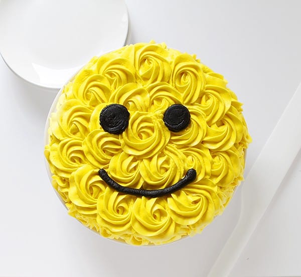 笑脸黄色玫瑰蛋糕！