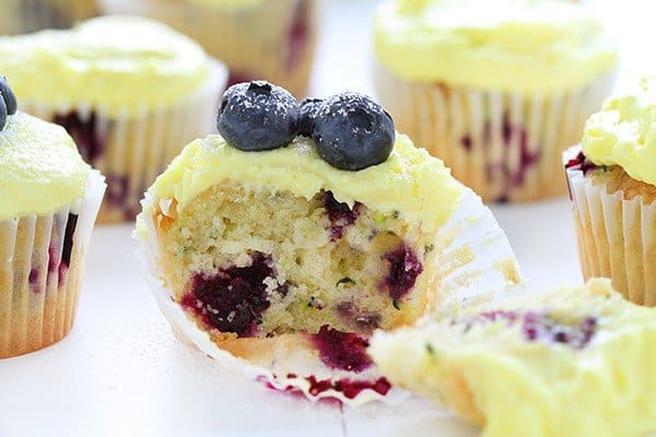 蓝莓夏南瓜蛋糕用柠檬buttercream！