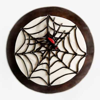 这款受万圣节启发的蛋糕一定会唤起你的蜘蛛恐惧症!