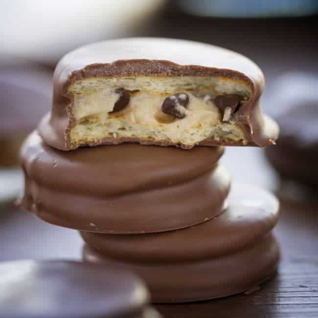 巧克力覆盖饼干面团ritz饼干！