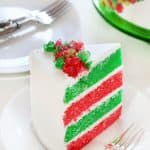 红色，绿色和大量的糖果，使这是一个最喜庆的节日蛋糕，你将看到!