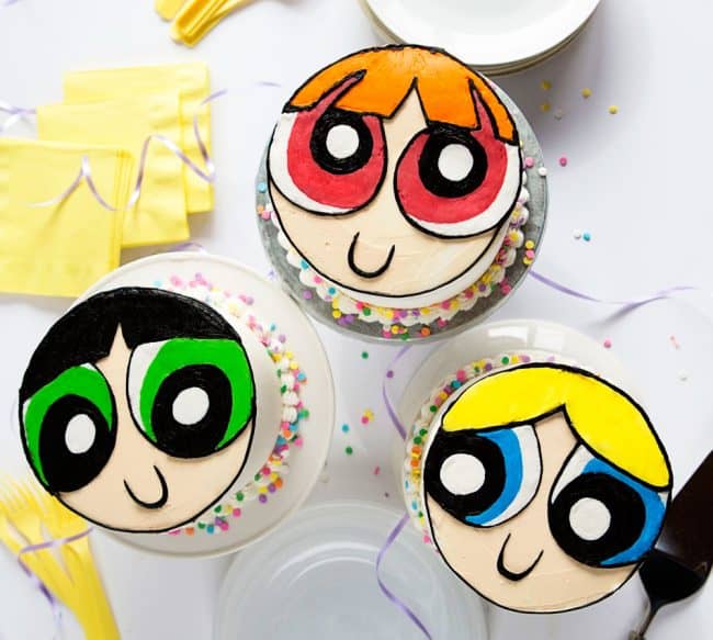 制作个人迷你蛋糕是如此有趣的方式，以个性化的特别生日庆祝!