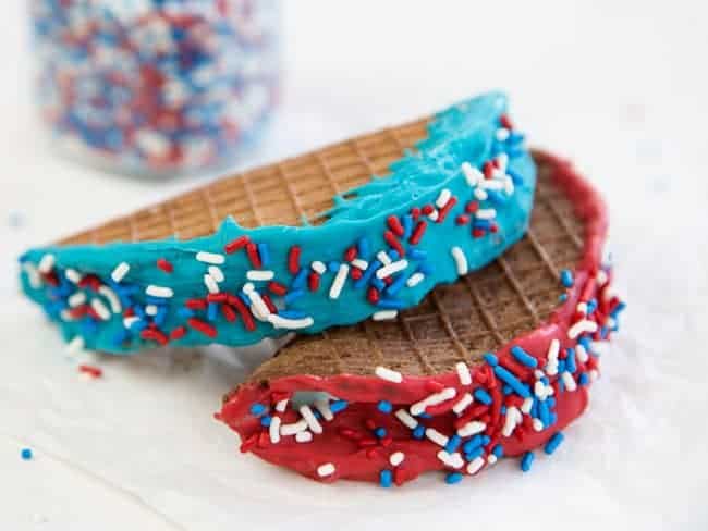 红色，白色和蓝色巧克力炸玉米饼完美地为假期聚会！