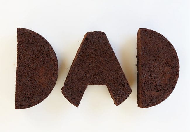 生蛋糕切成字母D、A、D