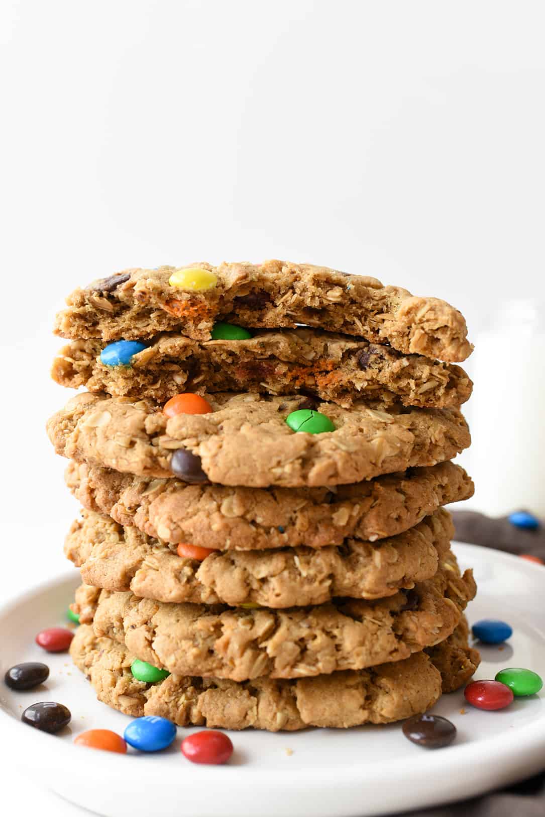 Monster Cookie食谱堆积了，顶部曲奇分为一半