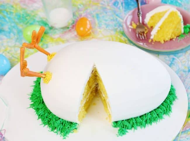 复活节蛋糕想法 - 孵化的小鸡蛋糕