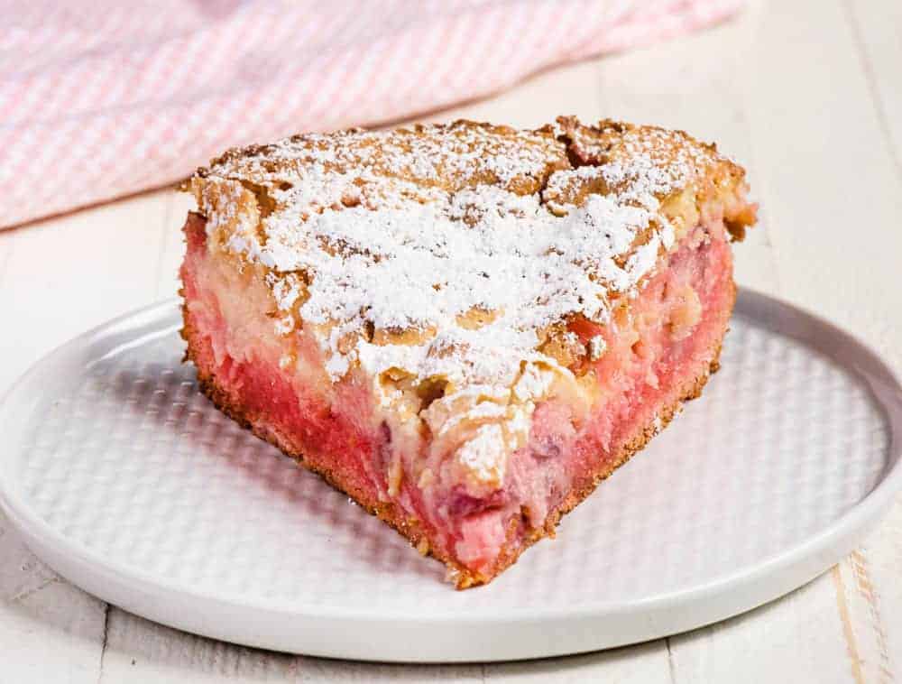 简单的草莓粘稠蛋糕