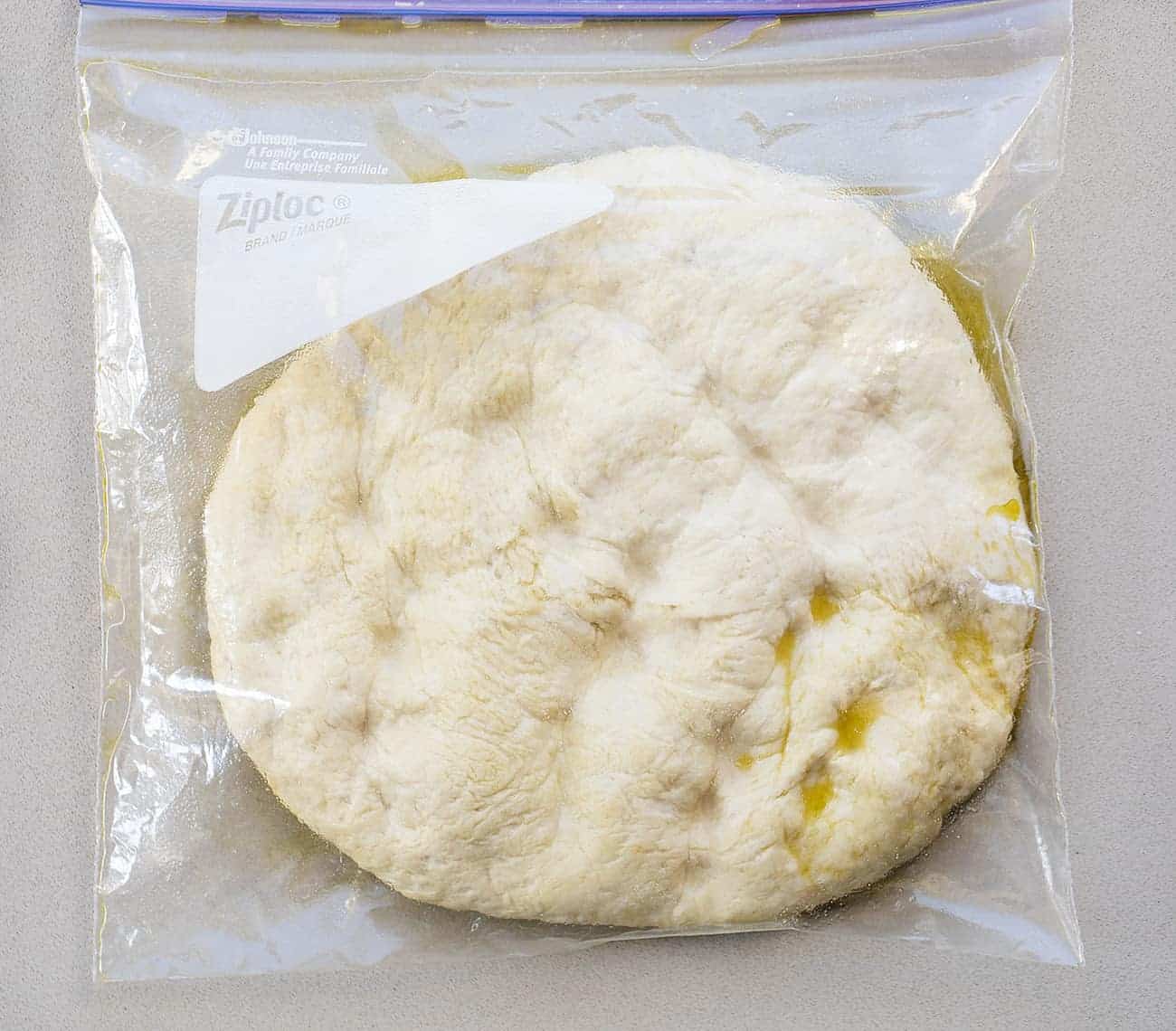 生面包面团在袋子里