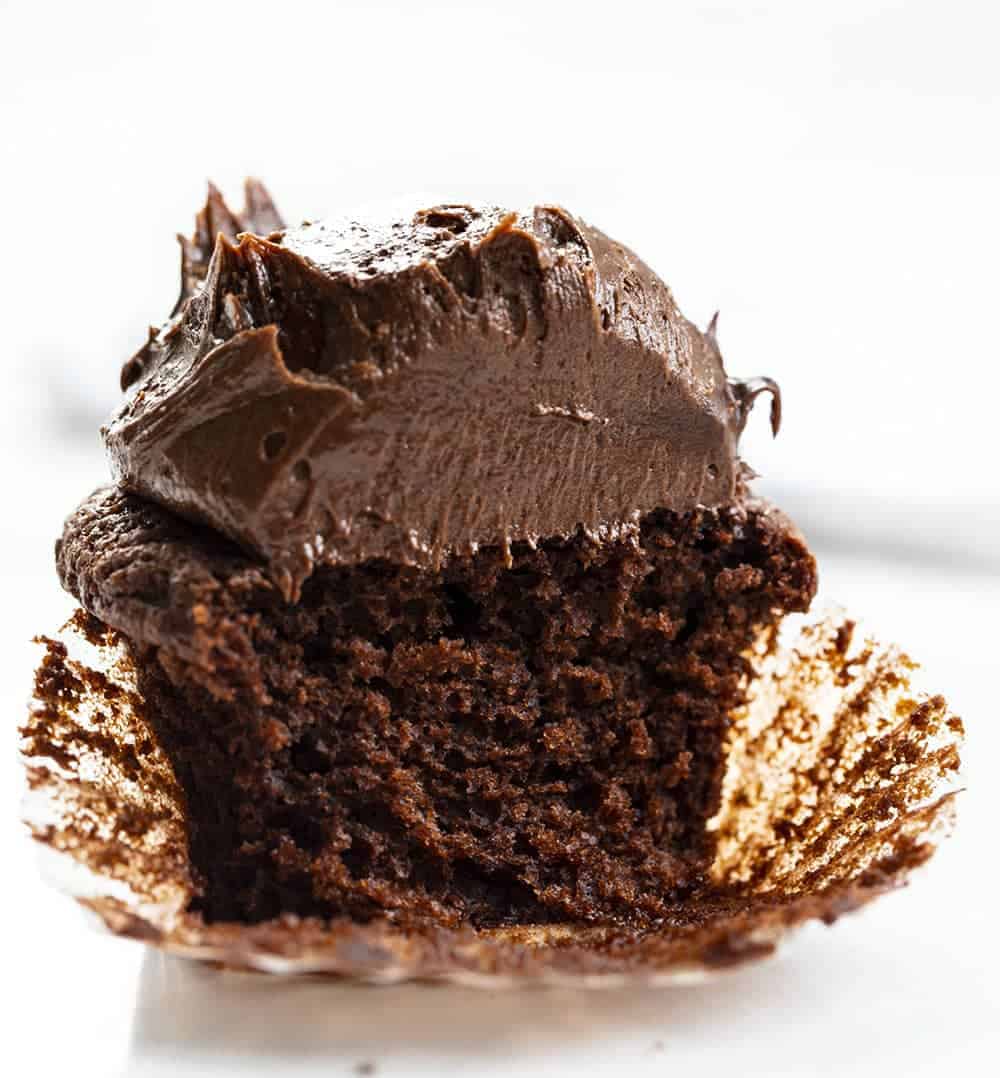 巧克力布朗尼纸杯蛋糕，但变成了“展示内心”